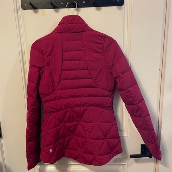 LULULEMON LIGHT WIGHT WATER RESISTANT JACKET. - Picture 2 of 3